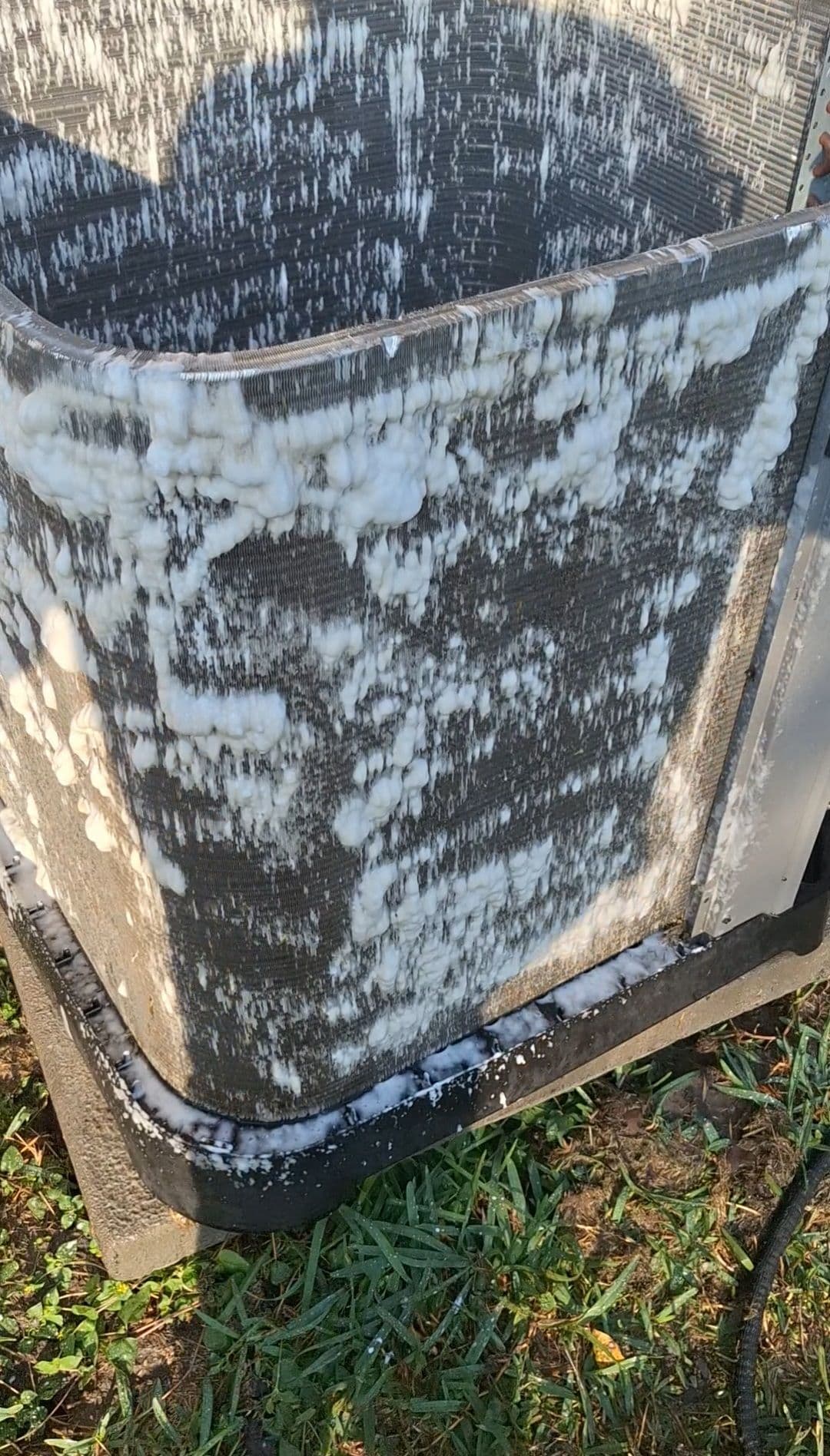 Gallery photos for Condenser Coil Cleaning for Enhanced AC Efficiency: Image #6