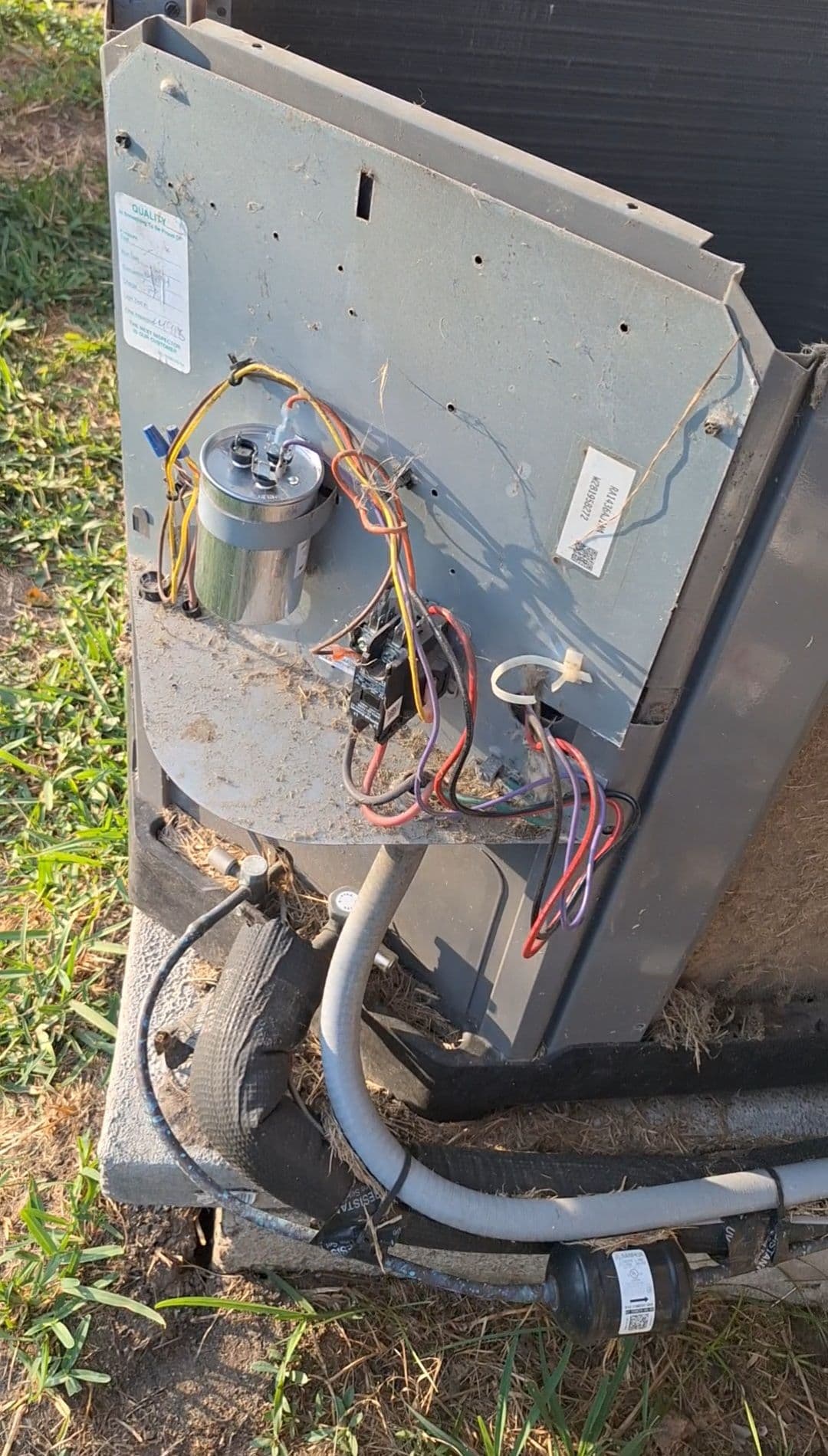 Gallery photos for Condenser Coil Cleaning for Enhanced AC Efficiency: Image #8