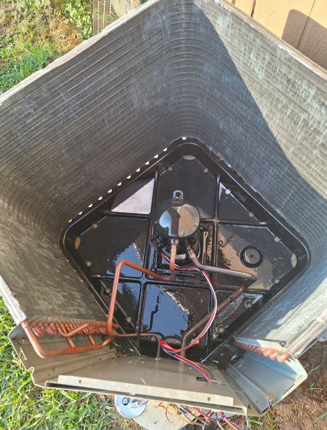 Gallery photos for Condenser Coil Cleaning for Enhanced AC Efficiency: Image #9